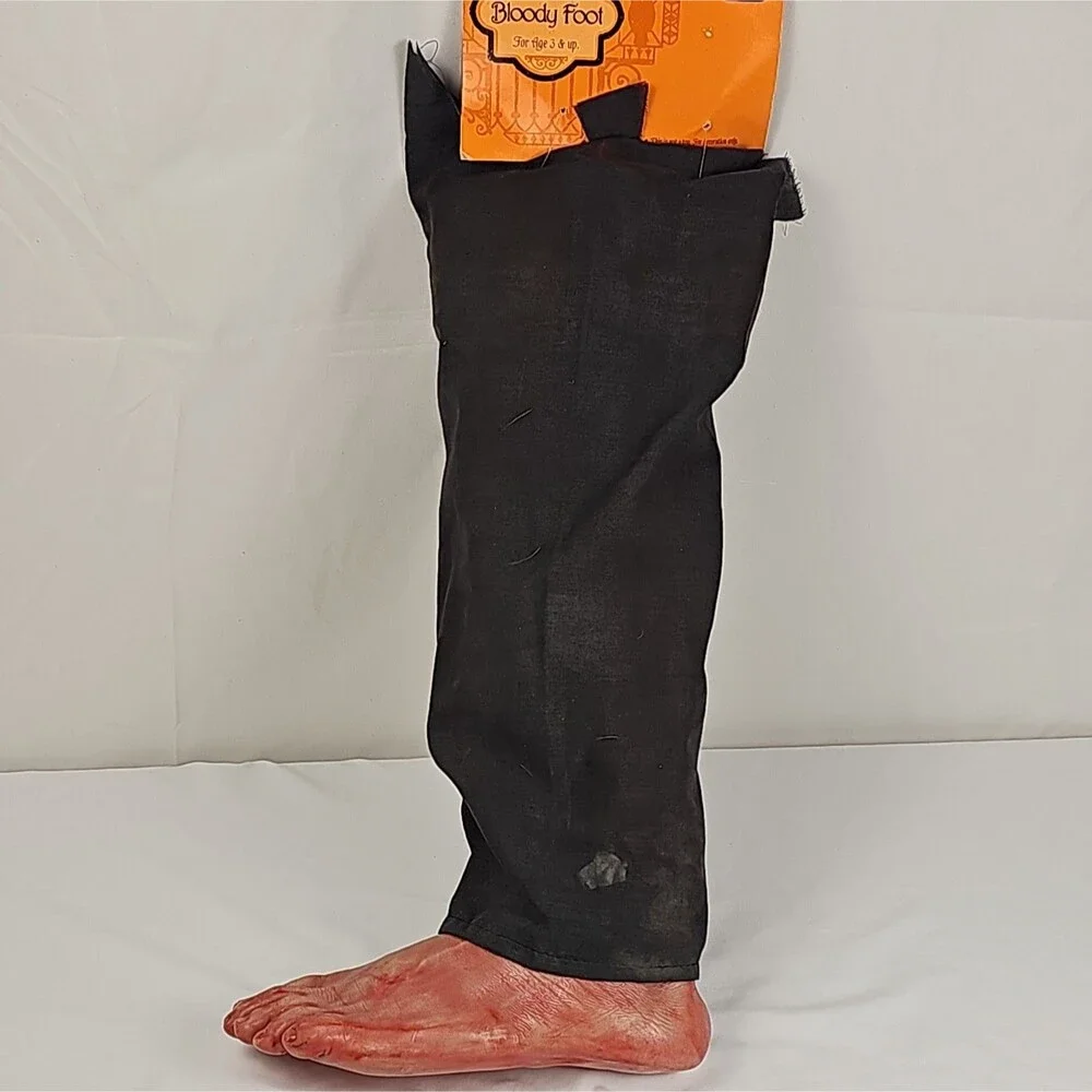Halloween Bloody Foot Hanging Prop Decoration Fake Severed Leg